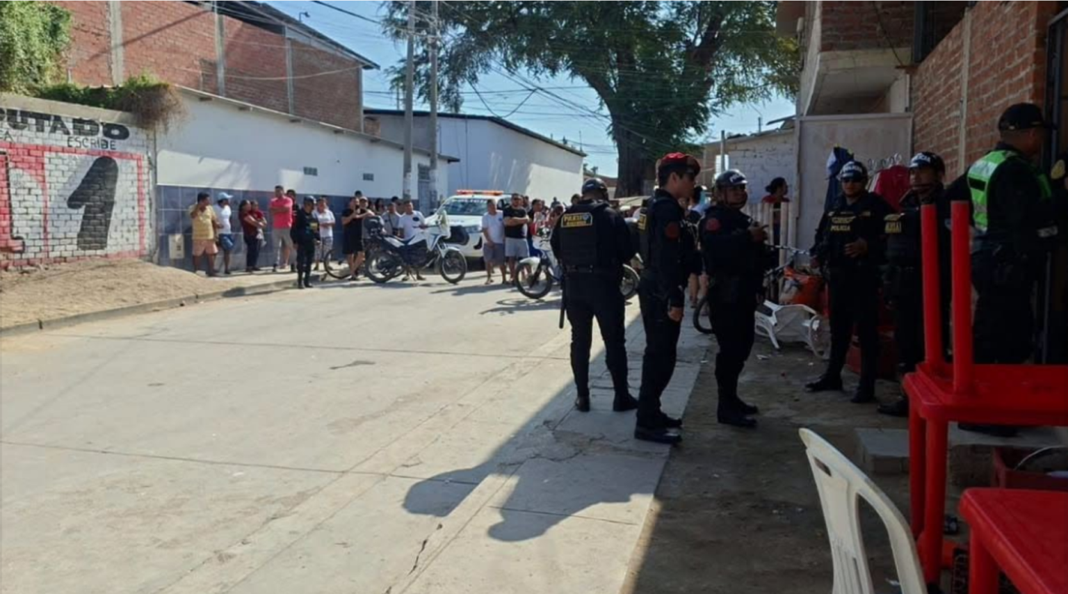 Sicarios asesinan a sangre fría una persona y dejan a tres personas mal heridas