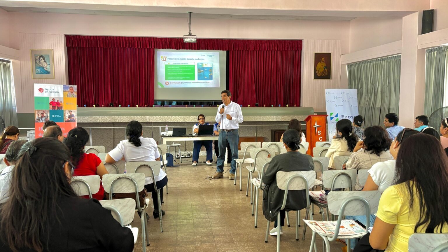 ENOSA y UGEL Piura preparan a representantes de colegios de Cura Mori y Catacaos para prevenir riesgos eléctricos durante el FEN