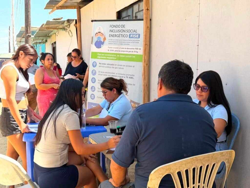 Villa Santa María recibe atención directa de Enosa para trámites y servicios eléctricos