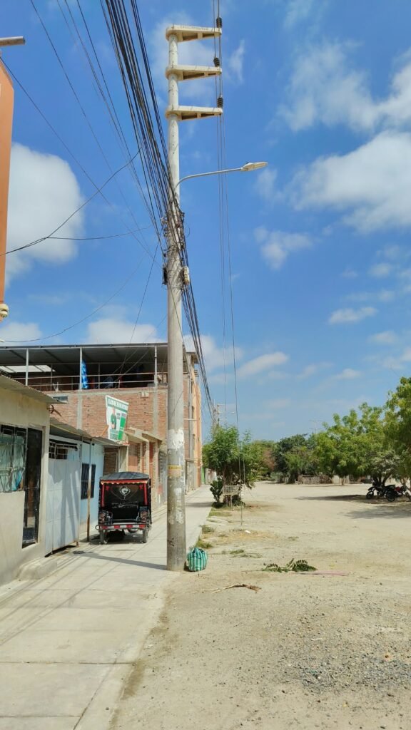 Calamina ocasiona cortocircuito y genera interrupción del servicio eléctrico en sectores de Veintiséis de Octubre