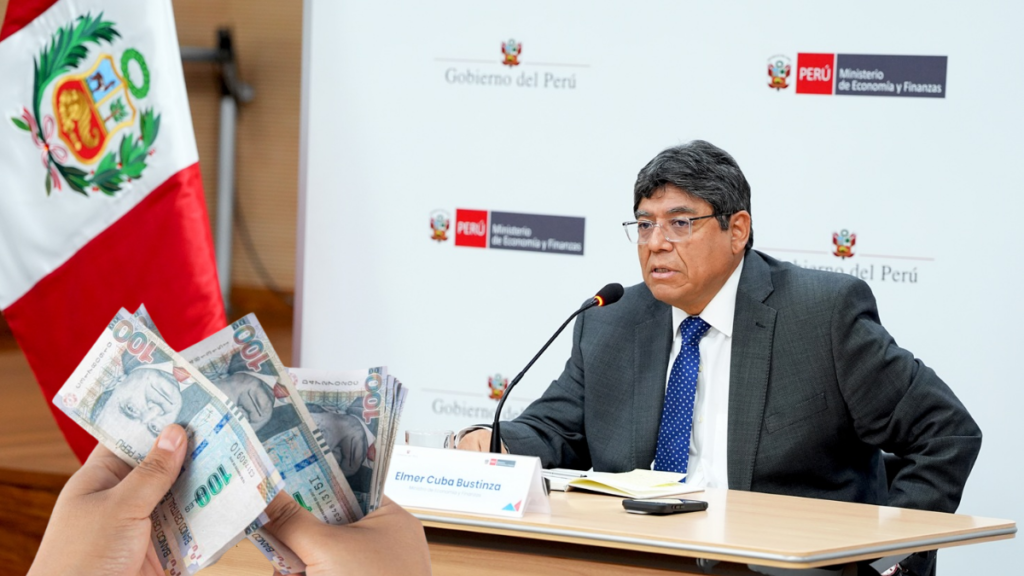 Sueldo mínimo de S/1 300 se incrementaría en dos etapas, según ministro de Economía