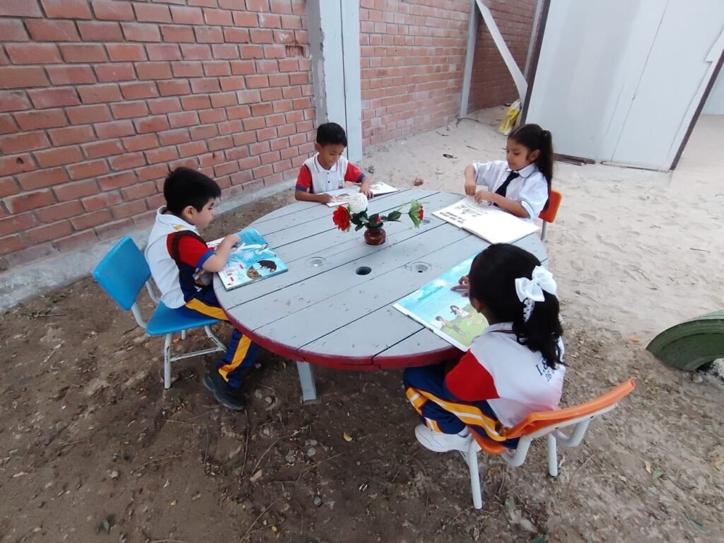 ENOSA impulsa espacio de lectura con carretes reutilizados en colegio de Veintiséis de Octubre