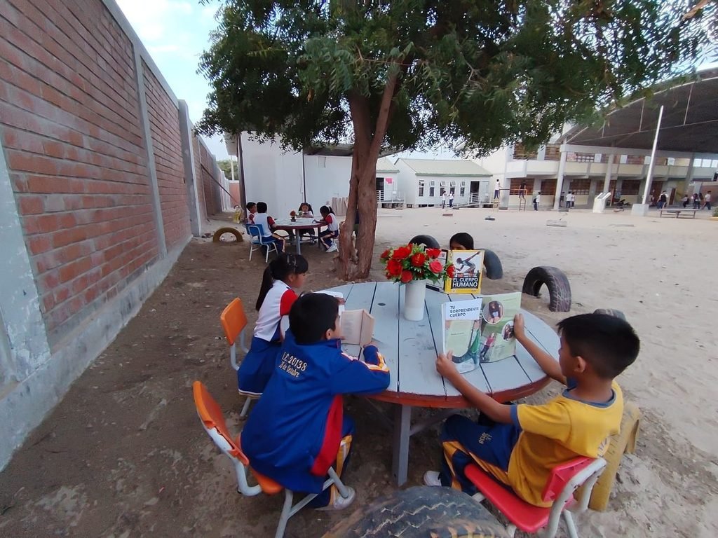 ENOSA convierte carretes en mesas lectoras para escolares de Veintiséis de Octubre
