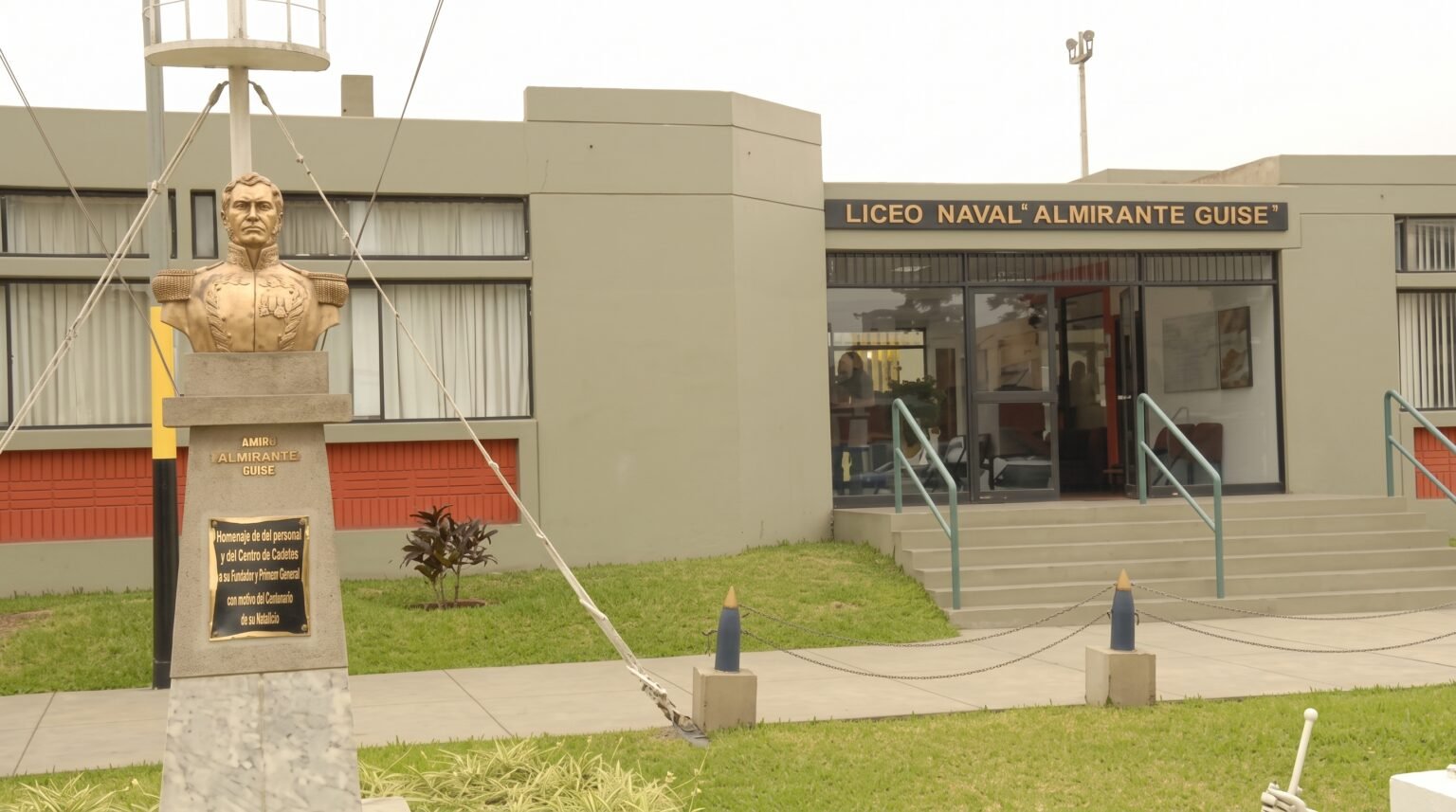 Gobierno interviene Liceo Naval Almirante Guise y entrega su administración al Minedu