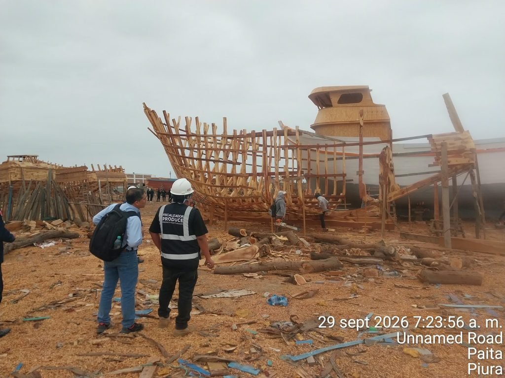 Destruyen ocho embarcaciones en astillero ilegal de Paita durante operativo