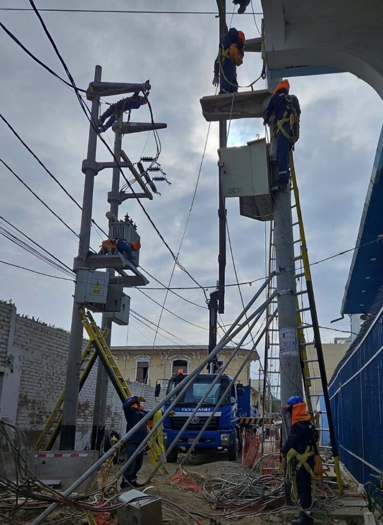 ENOSA interviene subestación eléctrica afectada por obras civiles en el centro de Piura