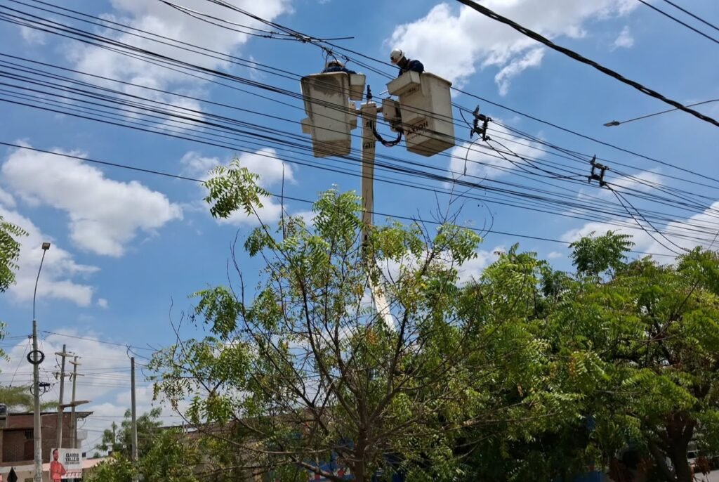 ENOSA cambia conductor eléctrico para restablecer el servicio en Castilla tras las lluvias