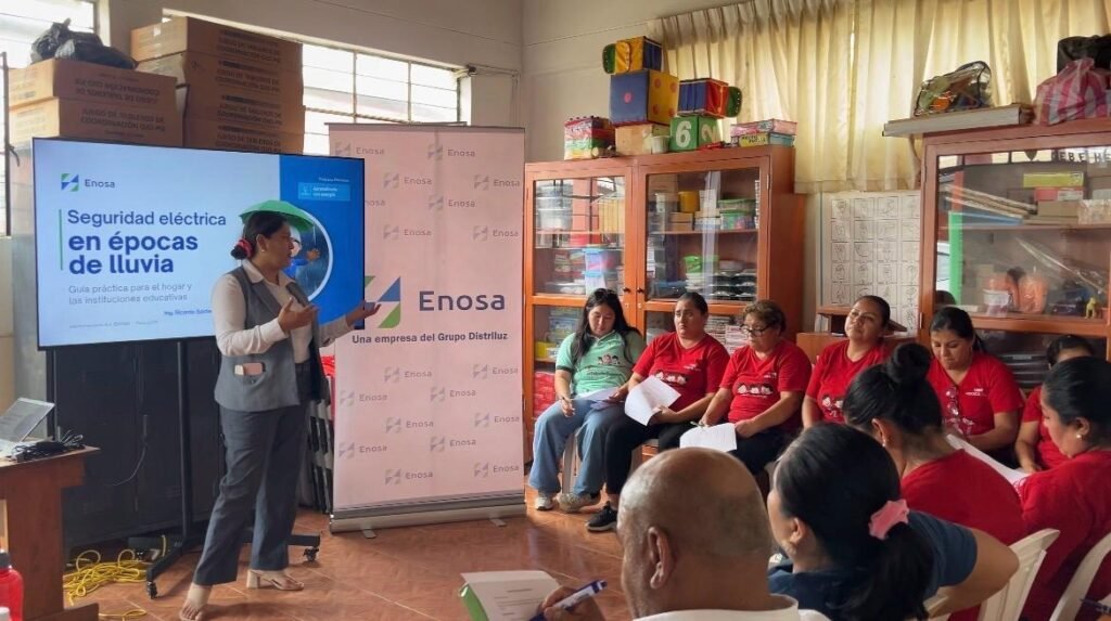 Enosa capacita a docentes de Catacaos sobre manejo de emociones y riesgos eléctricos