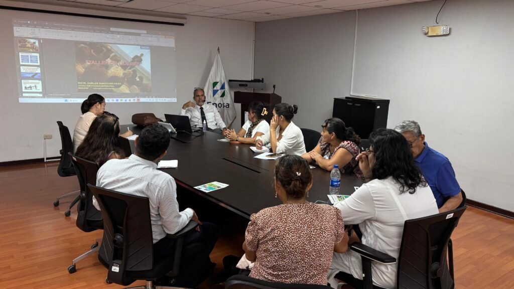 Enosa capacita en liderazgo a representantes educativos y vecinales de Piura