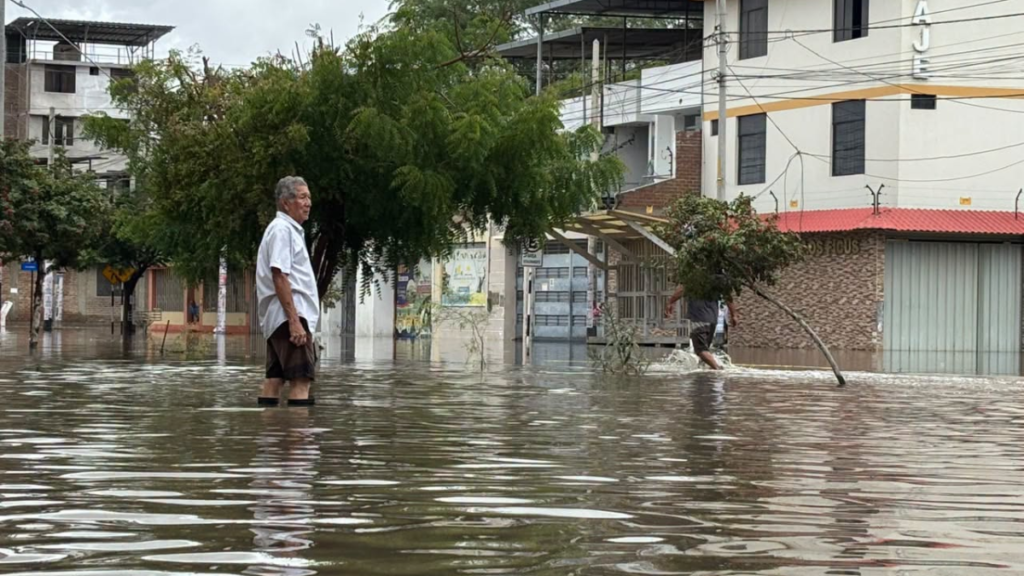 Entregarán bonos a familias afectadas por el FEN