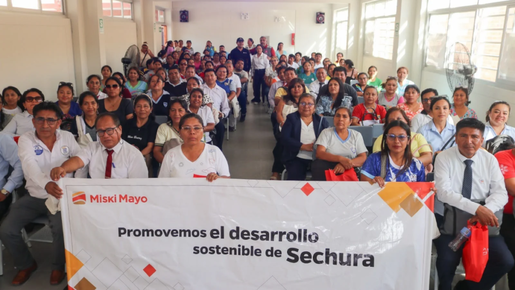 Más de 150 docentes de Sechura reciben capacitación para afrontar el Fenómeno El Niño